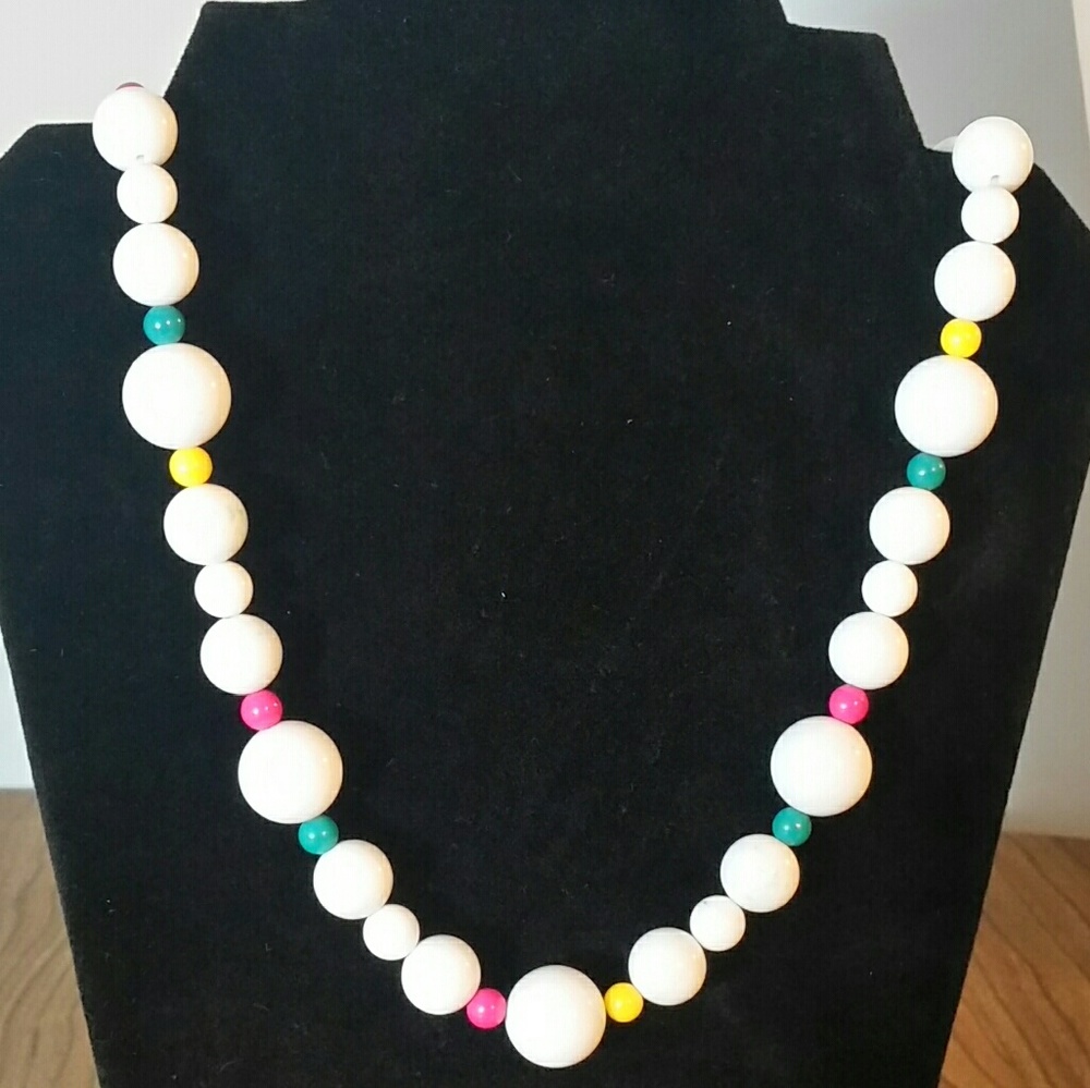 Bead necklace